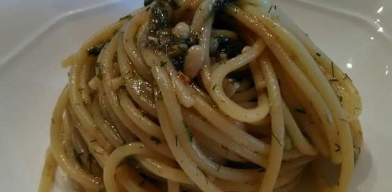 Spaghetti with wild fennel (alternatively: green t
